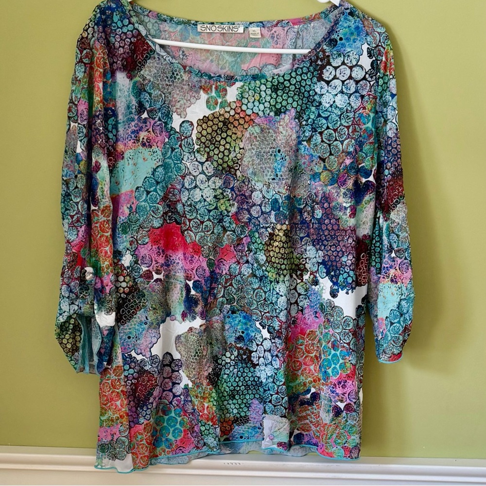 SnoSkins Art to Wear Women’s XL Top colorful  print 3/4 sleeve lightweight